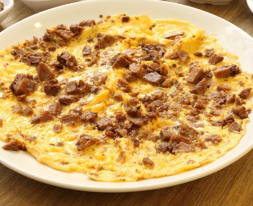 Kavurma Kaşarlı Omlet 